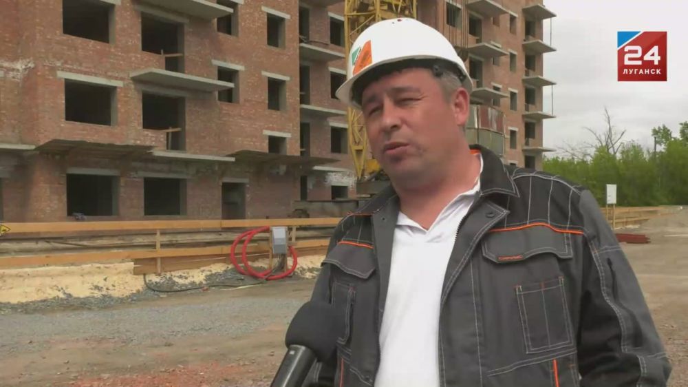 В Свердловске завершают возведение 8-го этажа нового многоквартирного дома