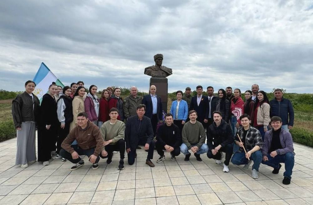 Заместитель Председателя Совета городского округа Сергей Квачук совместно с Главой городского округа Сергеем Соловьевым, Министром культуры Республики Башкортостан Аминой Шафиковой, советником Главы Республики Башкортостан...