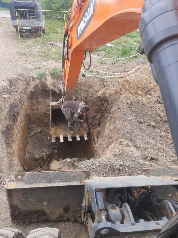 Сергей Козенко: Специалисты бригады ООО «ТюменьБурСтрой» продолжают активно проводить аварийно-восстановительные работы на сетях водоснабжения и водоотведения в Краснодонском округе