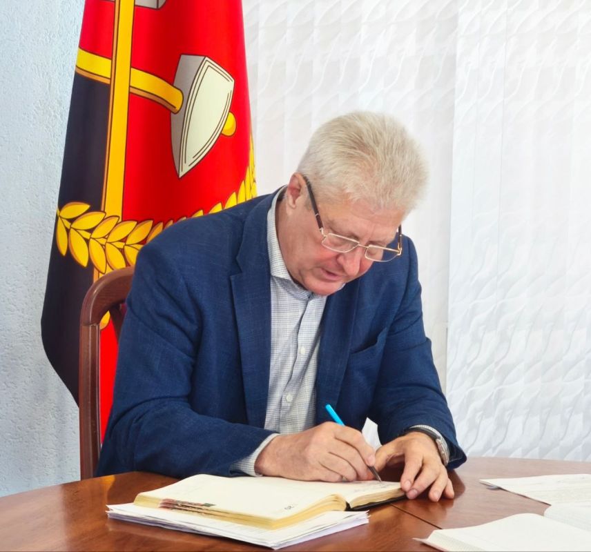 Сергей Козенко: Сегодня провел расширенное аппаратное совещание с участием руководителей структурных подразделений Администрации, а также начальников отделов и управления, ответственных за жизнеобеспечение территории округа