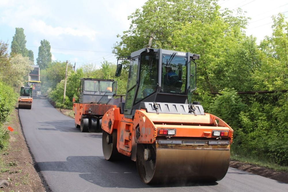 В Кировске приступили к укладке асфальта на улице Б.Хмельницкого