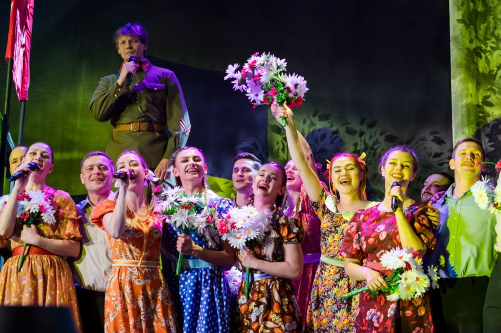 Минобороны России: Луганский театр имени Михаила Голубовича выступил в ЦДРА