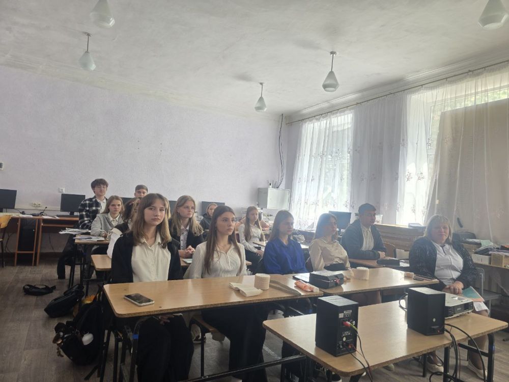 Андрей Рубанцов: Волонтер-инструктор тактической медицины из Коми Дарья Крепышева из молодёжного движения «Молодёжка ОНФ» при поддержке Ресурсного молодёжного центра Коми и Союза женщин Донбасса города Ровеньки провела для...