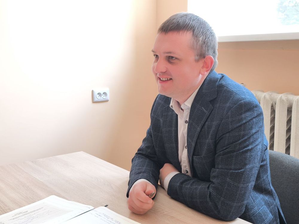 Евгений Морозов: Рабочую неделю начал с общения с жителями Брянки в кабинете №113 Администрации города