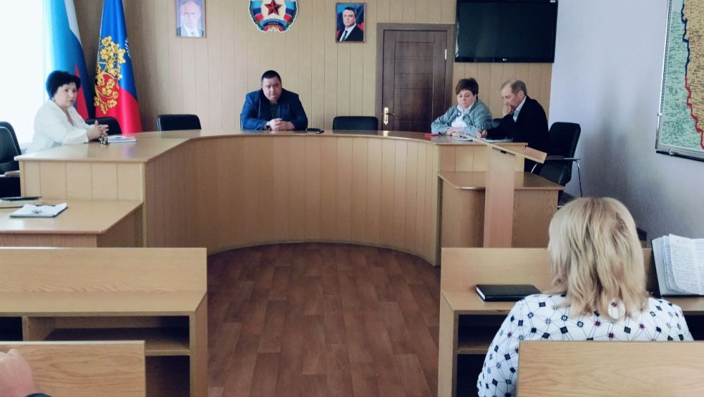 Глава городского округа город Ровеньки Андрей Рубанцов понедельник начал с традиционного рабочего совещания