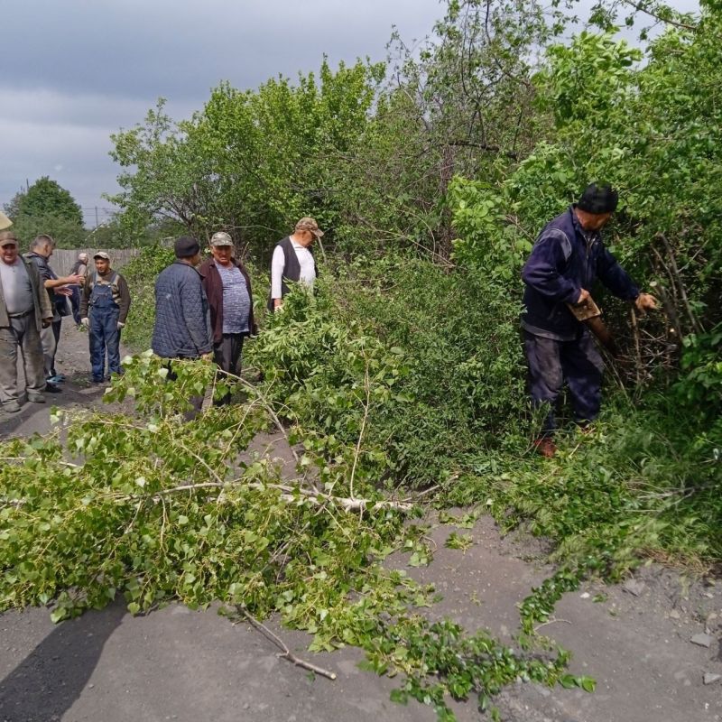 Андрей Рубанцов: Инициативные и неравнодушные Ясеновцы наводят порядок в своём посёлке!