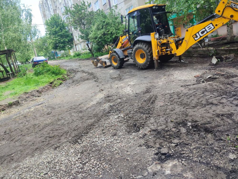 Сергей Козенко: В Краснодоне продолжаются подготовительные работы для последующего ремонта внутриквартальной дороги на квартале Баракова