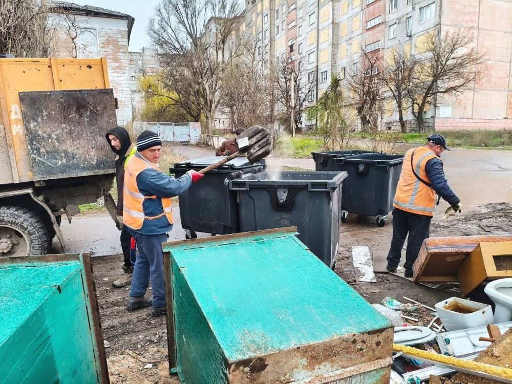 Сергей Колягин: Сотрудники муниципального унитарного предприятия «Экотранс города Первомайска» активно участвуют в обустройстве контейнерных площадок по сбору твердых коммунальных отходов