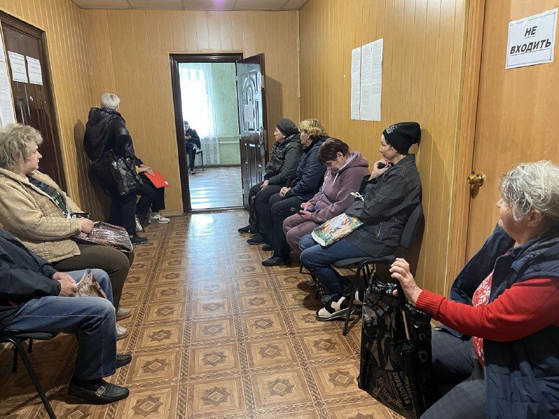 Жители пгт Софиевский воспользовались услугами мобильного офиса МФЦ ЛНР