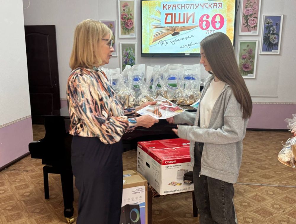 Сегодня Краснолучскую детскую школу искусств посетила делегация из Башкирии