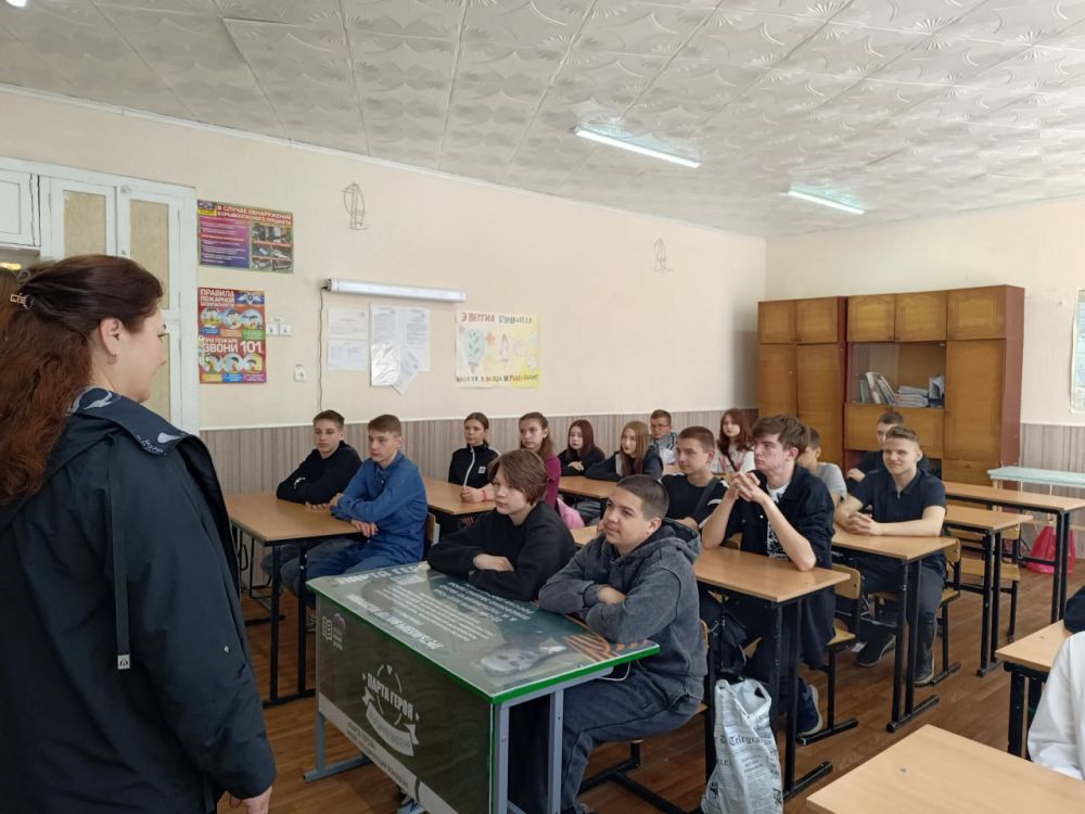 В рамках профориентационной работы отделом по жизнеобеспечению города Суходольск была проведена интересная и познавательная беседа с учащимися старших классов образовательных учреждений города