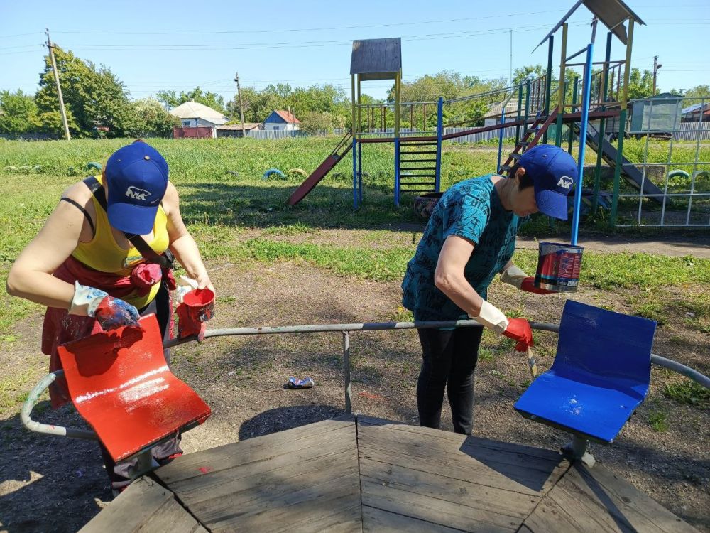 Андрей Рубанцов: Сегодня сотрудники отдела жизнеобеспечения пгт Новодарьевка совместно с активистами первичного отделения Всероссийской политической партии «Единая Россия» № 11 пгт Новодарьевка города Ровеньки приняли...