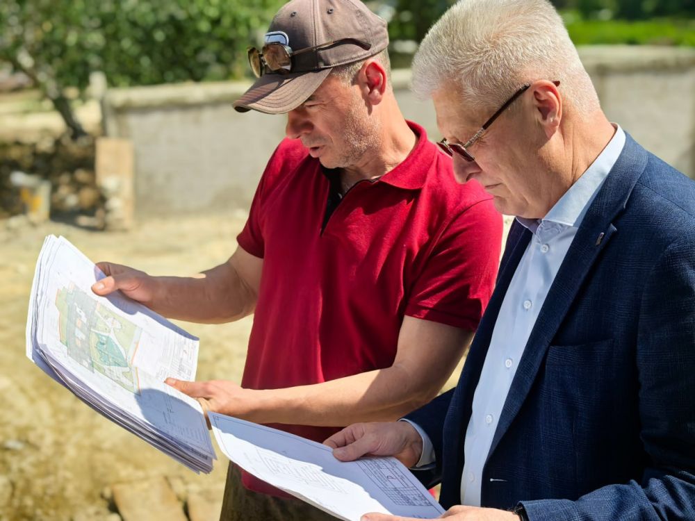 Сергей Козенко: Сегодня в рамках рабочего визита посетил объект, где активно ведутся работы по благоустройству общественной территории