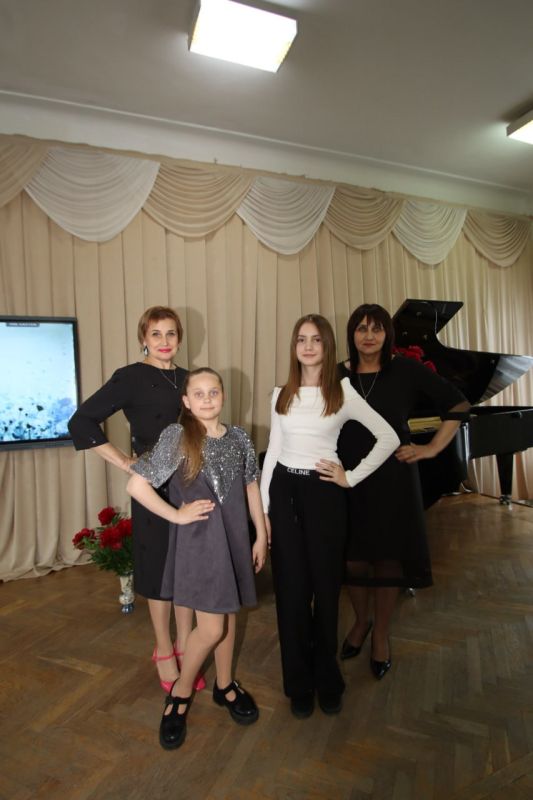 Андрей Рубанцов: К новостям культурным …. В Детской школе искусств № 1 г. Ровеньки прошел фортепианный концерт