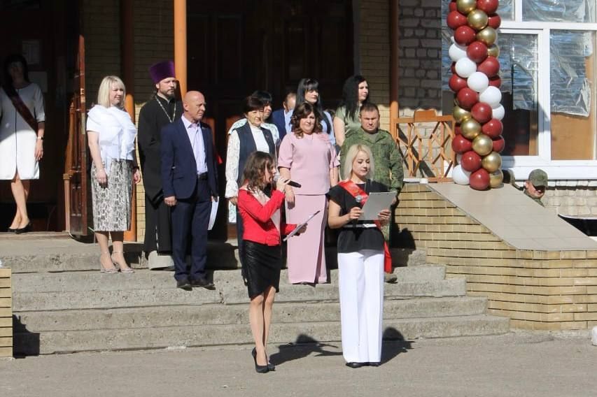 Светлана Алёшина: В Стаханове прошли торжественные линейки по случаю Последнего звонка