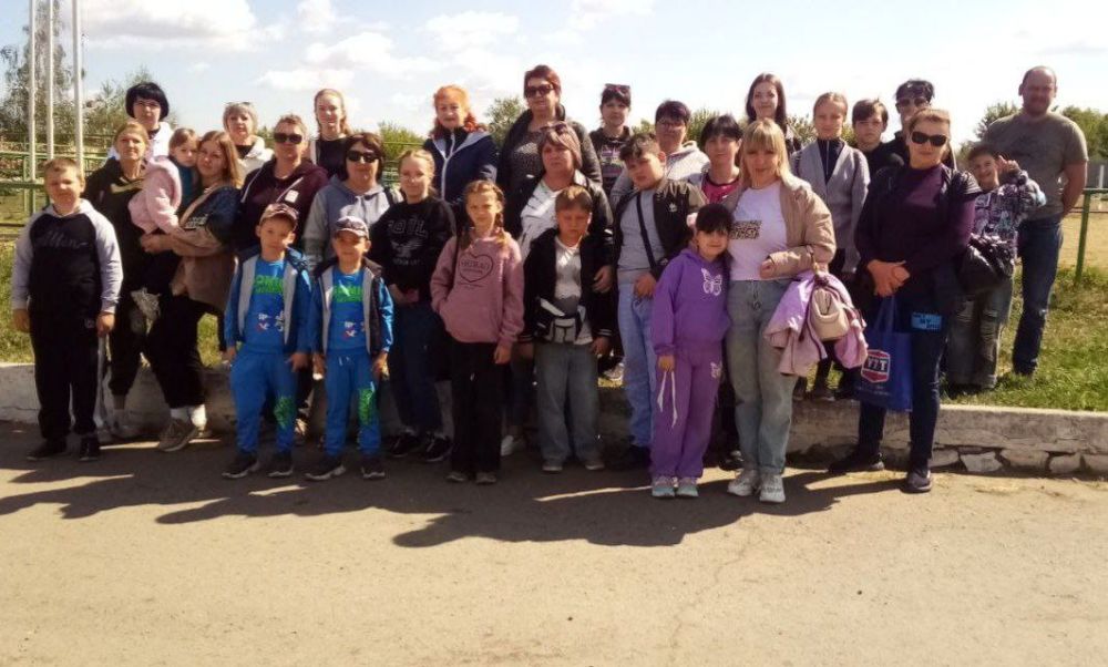 Константин Бутримов: СОТРУДНИКИ СТАХАНОВСКОГО ЗАВОДА ФЕРРОСПЛАВОВ ЗАРЯДИЛИСЬ ПОЗИТИВОМ В КОННО-СПОРТИВНОМ КЛУБЕ «ДЕКУРИОН»