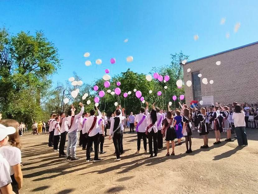 Сергей Колягин: Несколько фото торжественных линеек, прошедших сегодня в школах нашего муниципалитета