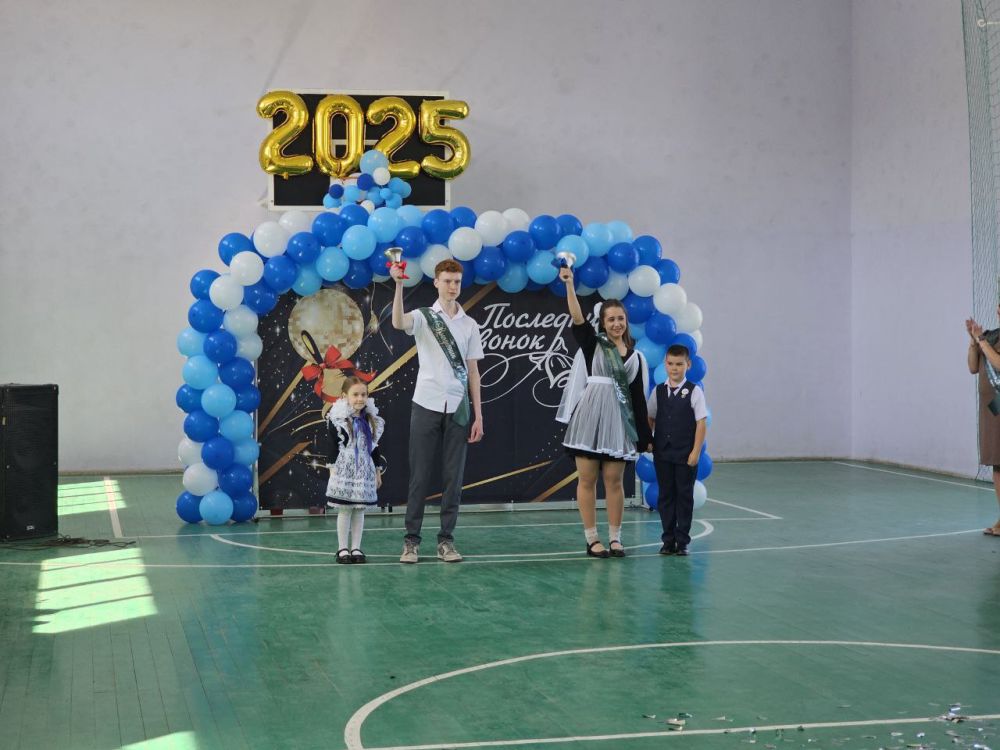 В Суходольске окончание учебного года отметили торжественной линейкой