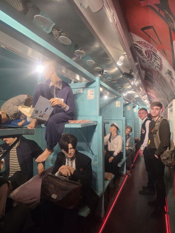 Андрей Рубанцов: Ровеньковские школьники совершили экскурсию по «Поезду Победы» в Луганске