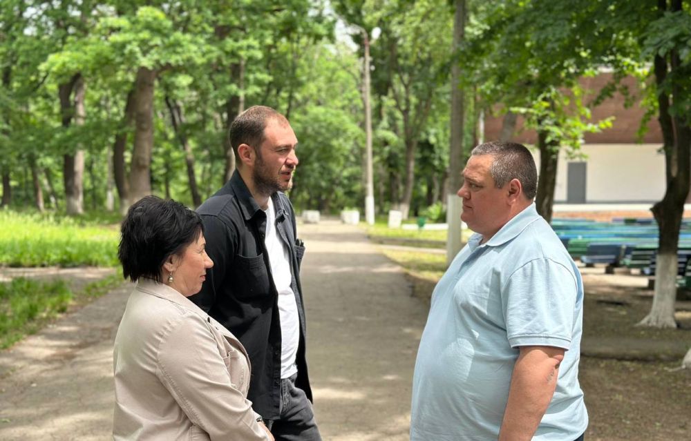 Сегодня Глава городского округа с рабочим визитом посетил городской Парк культуры и отдыха им. Героев