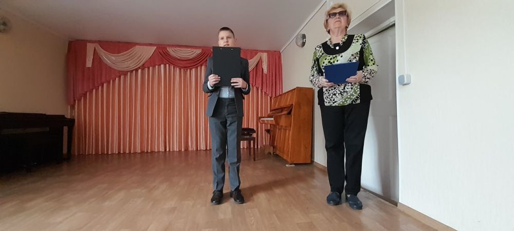 На днях в уютном зале лисичанской музыкальной школы собрались верные поклонники и любители музыки на отчётный концерт фортепианного отдела