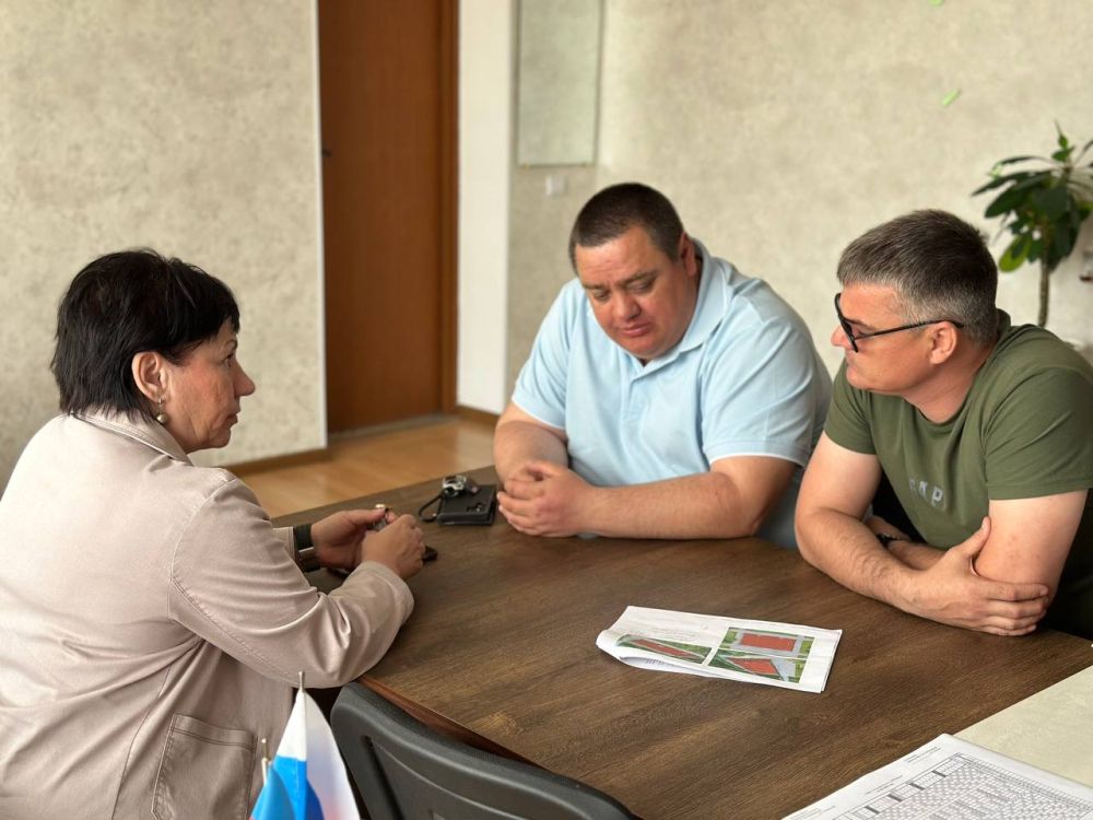 Сегодня Глава городского округа в ходе встречи с руководителем спортивного комплекса «Юбилейный» Александром Князевым обсудил проблему отсутствия баскетбольной площадки для ровенчан, увлекающихся данным видом спорта