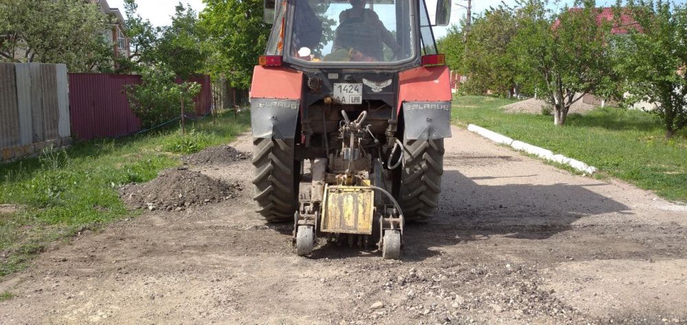 Сергей Козенко: Сотрудники МУП «ДЭУ» приступили к работам по фрезерованию дорожного покрытия в поселке Хрящеватое по улице Восточной