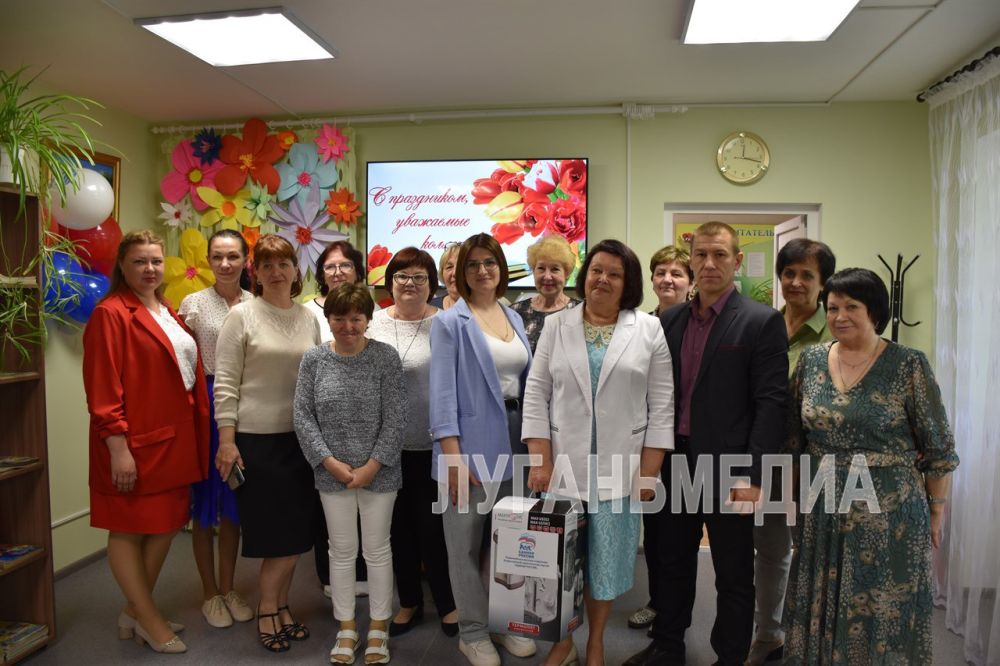 Глава Первомайского городского округа Сергей Колягин поздравил с профессиональным праздником Общероссийским Днем библиотек коллектив МБУ «Централизованная библиотечная система города Первомайска»