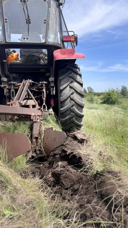 Андрей Рубанцов: В целях противопожарной безопасности в период действия особого противопожарного режима, в городском округе город Ровеньки ведутся работы по созданию минерализованных полос