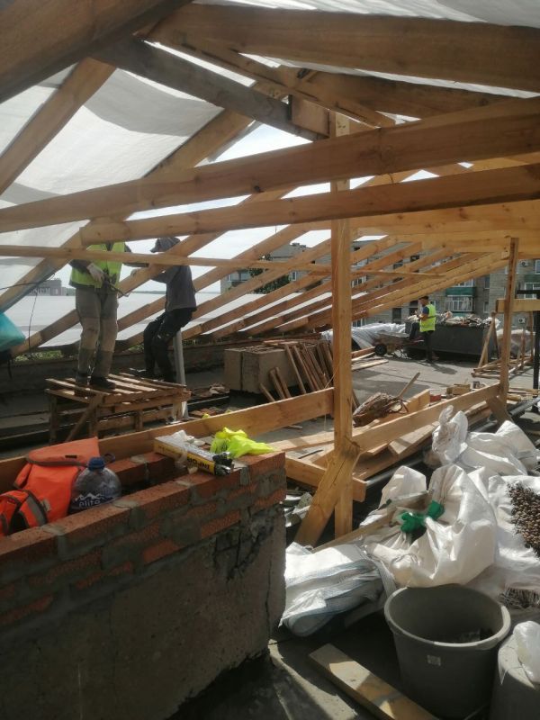 Сергей Козенко: В рамках специального инфраструктурного проекта подрядной организацией шефа-региона Тюменской области ООО СК «СТИЛЛ», ведутся работы по капитальному ремонту рулонной кровли многоквартирного жилого дома в г....