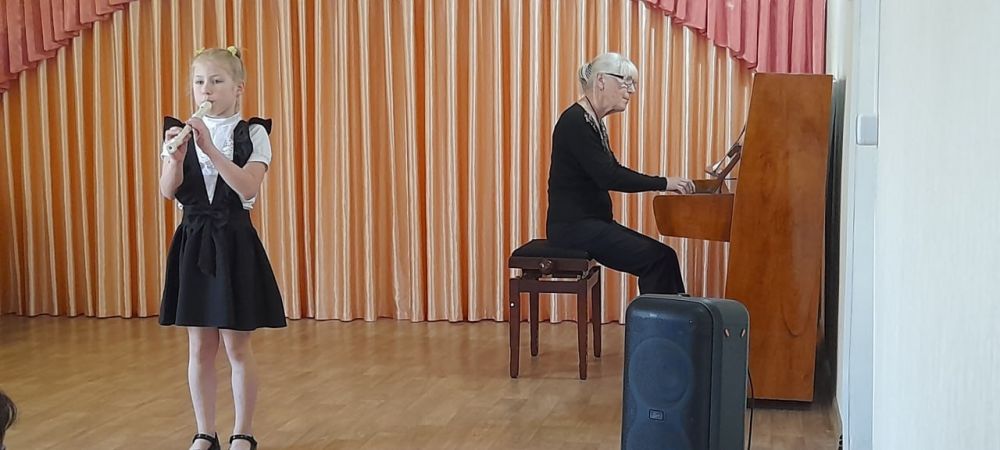 Вот и окончен учебный год! В Лисичанской детской музыкальной школе №2 успешно сданы все переводные зачёты, академические концерты, экзамены