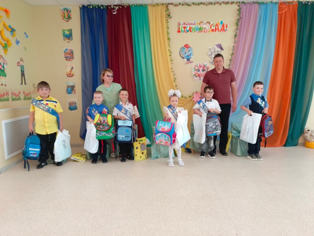 «Единая Россия» Лисичанска поздравила малышей с окончанием детского сада