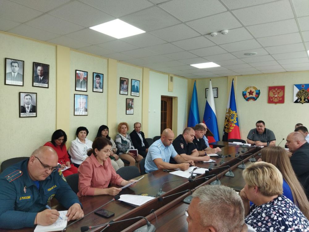 Андрей Рубанцов: Сегодня провёл расширенное совещание с руководителями структурных подразделений Администрации городского округа, руководителями организаций и учреждений городского округа города Ровеньки