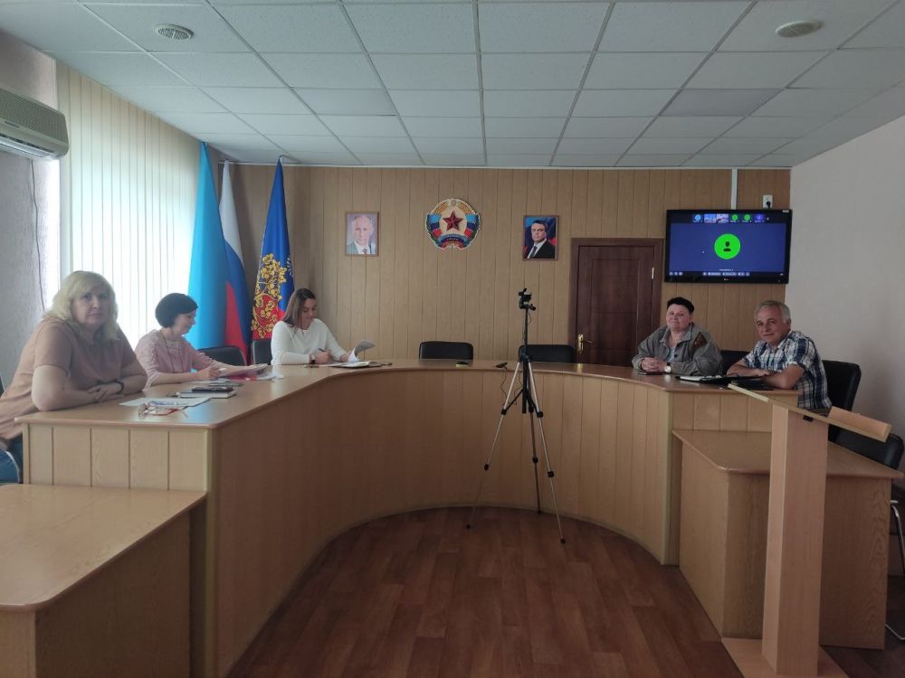 Андрей Рубанцов: Рабочие моменты…. Сегодня представители управления архитектуры, градостроительства и земельных отношений, управления экономики и коммунальной собственности Администрации городского округа город Ровеньки и...