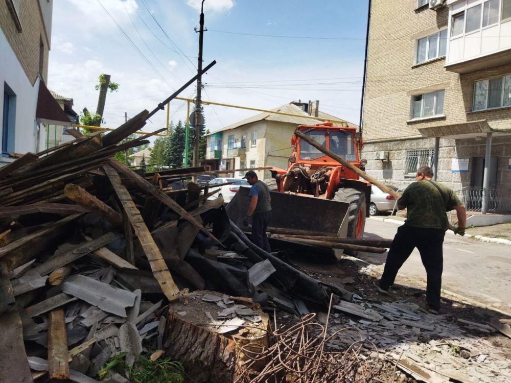 Андрей Рубанцов: В нашем городском округе подрядной организацией ООО "Еврострой-С" в ходе подготовительных работ по капитальному ремонту кровель был выполнен демонтаж и складирование несущих элементов кровель в границах...