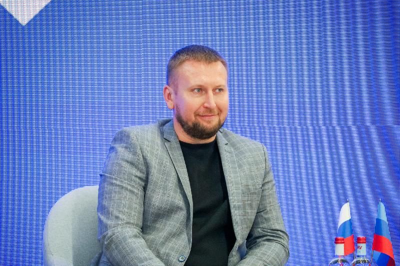 Денис Мирошниченко принял участие в пленарной сессии форума «Выбор будущего»