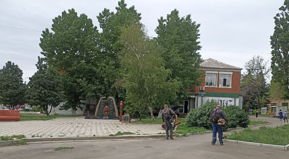 Покос травы - одно из основных сезонных мероприятий, которое является самым оптимальным и эффективным методом борьбы с карантинными сорняками и обеспечение пожарной безопасности