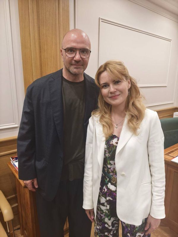 Дарья Лантратова: В гостях на заседании расширенного Комитета Совфеда по социальной политике Антон Сихарулидзе — российский фигурист, заслуженный мастер спорта России, Олимпийский чемпион