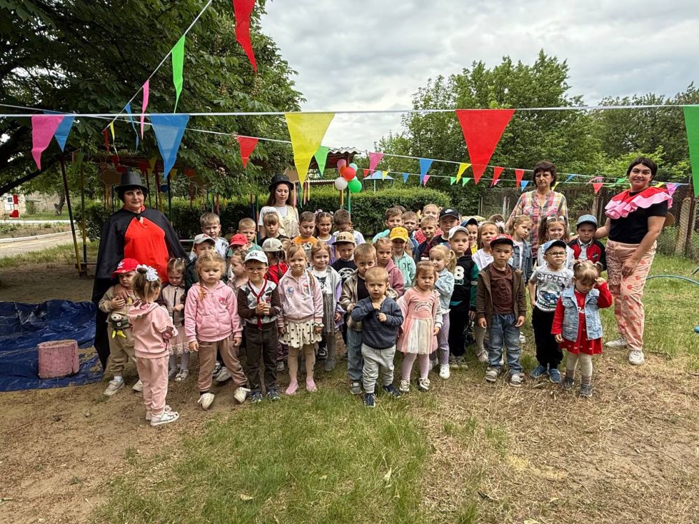 Сегодняшний день в Зимогорьевском детском саду «Сказка» посвящён Дню защиты детей