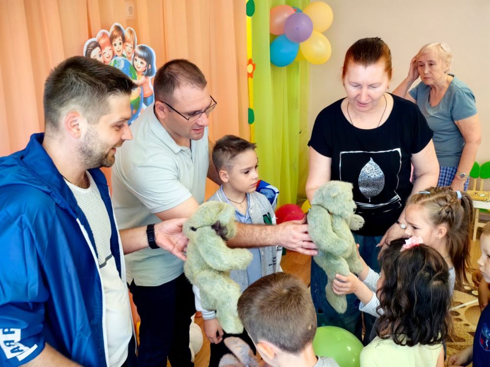 В преддверии празднования Дня защиты детей, малыши Рубежного получили подарки