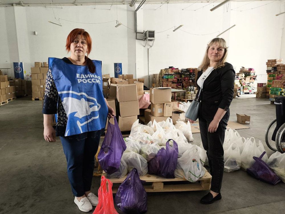 В преддверии Международного дня защиты детей по инициативе ВРИП Главы города Рубежное Евгения Шаталина и благодаря поддержке шефа-региона Республики Татарстан, дети получили сладкие подарки