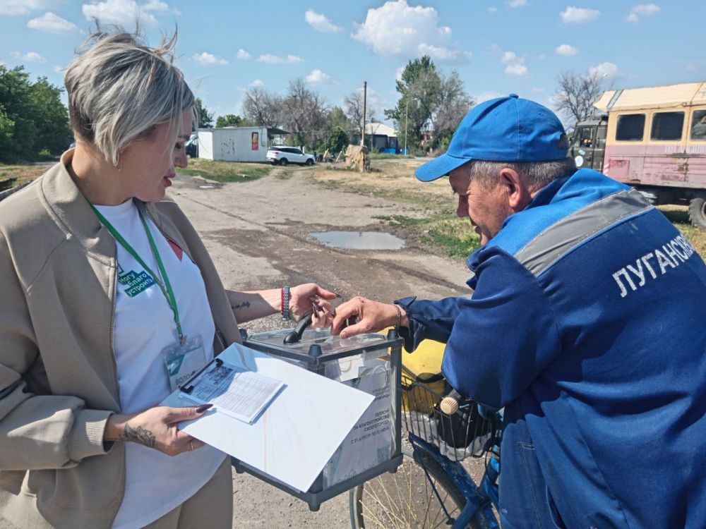 Сергей Козенко: В Краснодонском муниципальном округе в рамках Всероссийского голосования за выбор территории для благоустройства наши волонтеры ежедневно трудятся для вашего удобства