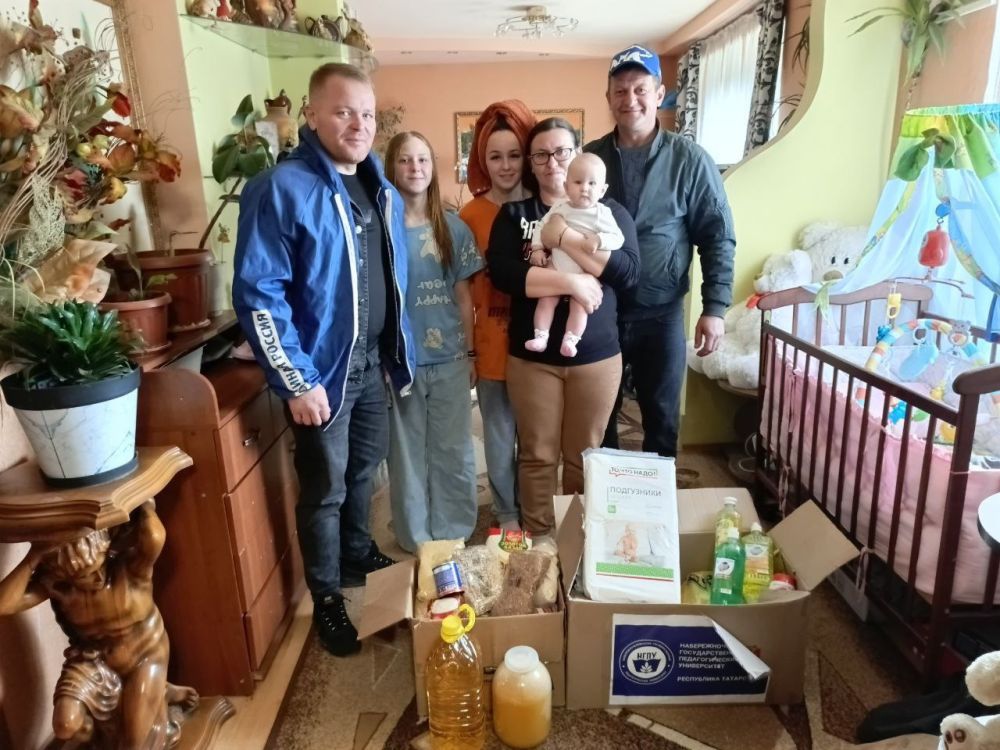 Лисичанские единороссы передали гумпомощь многодетной семьей