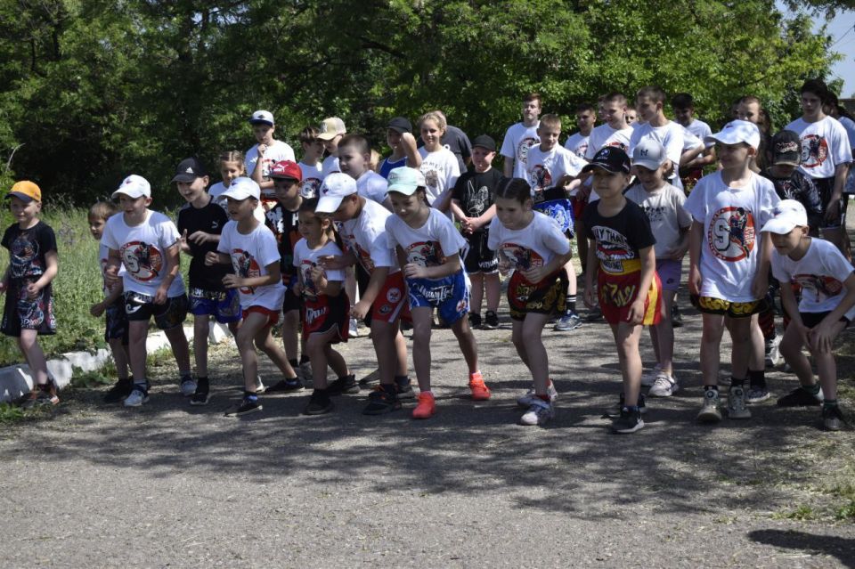 Евгений Морозов: Череда мероприятий, приуроченных ко Дню защиты детей, которые проходили в Брянке на протяжении всей минувшей недели, завершилась 1 июня массовым забегом и развлекательной программой для ребят