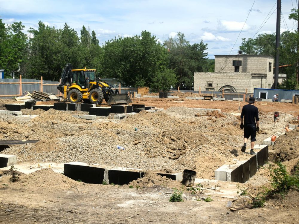 Сергей Козенко: В рамках специального инфраструктурного проекта в Краснодоне продолжаются работы по созданию современной подстанции скорой медицинской помощи