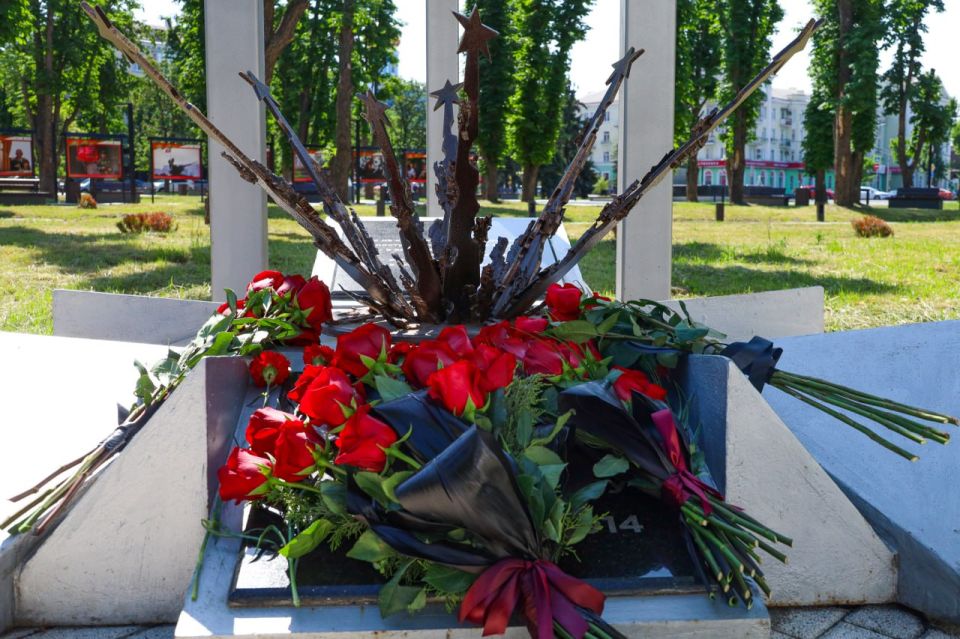 В Луганске почтили память жертв авиаудара ВСУ