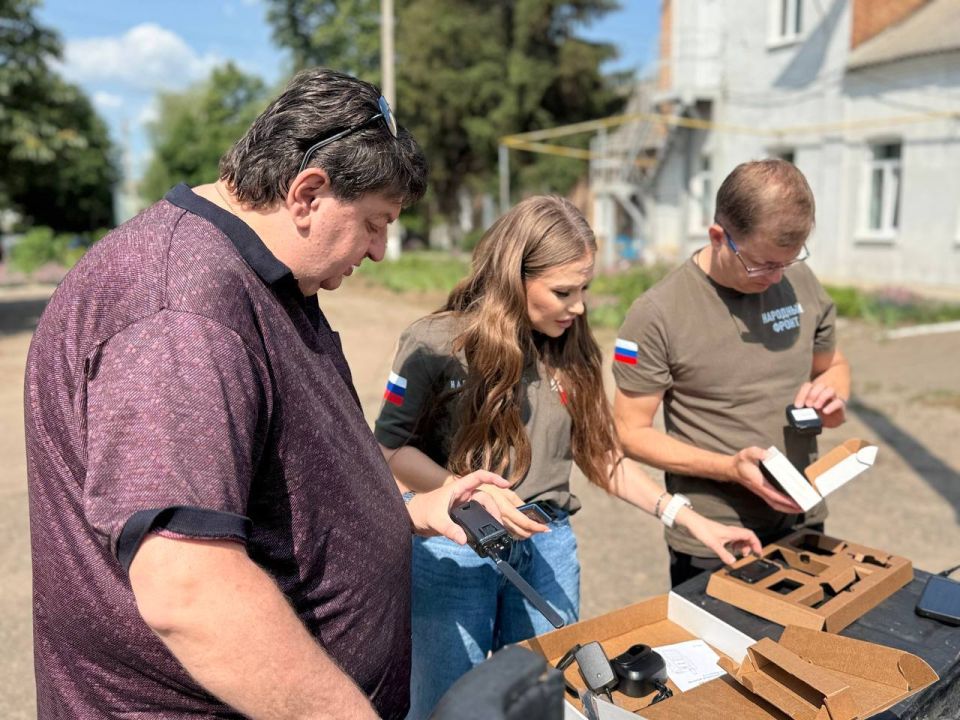 Народный фронт передал больнице в Кременной детектор для защиты машин скорой помощи от атак дронов