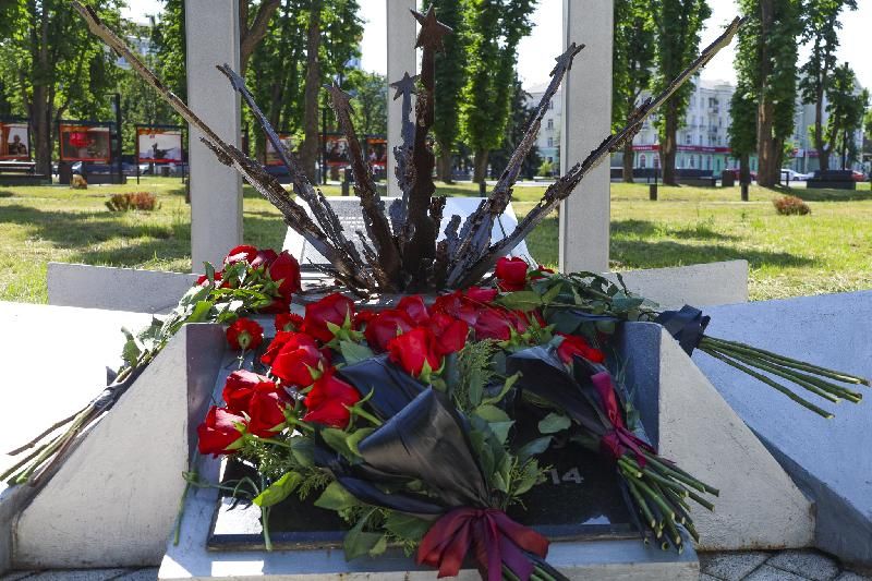 В Луганске почтили память жертв авиаудара ВСУ