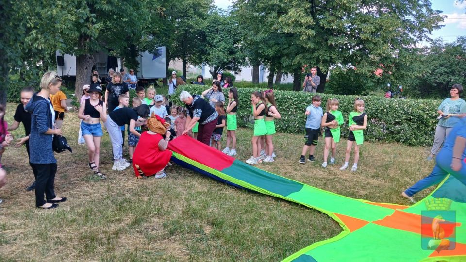 Международный день защиты детей - не только радостный праздник для детворы, но и напоминание взрослым о том, что именно они отвечают за безопасность и благополучие подрастающего поколения