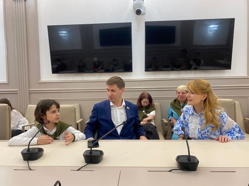 Дарья Лантратова: В Совфеде сегодня особые гости — маленькие жители воссоединенных регионов
